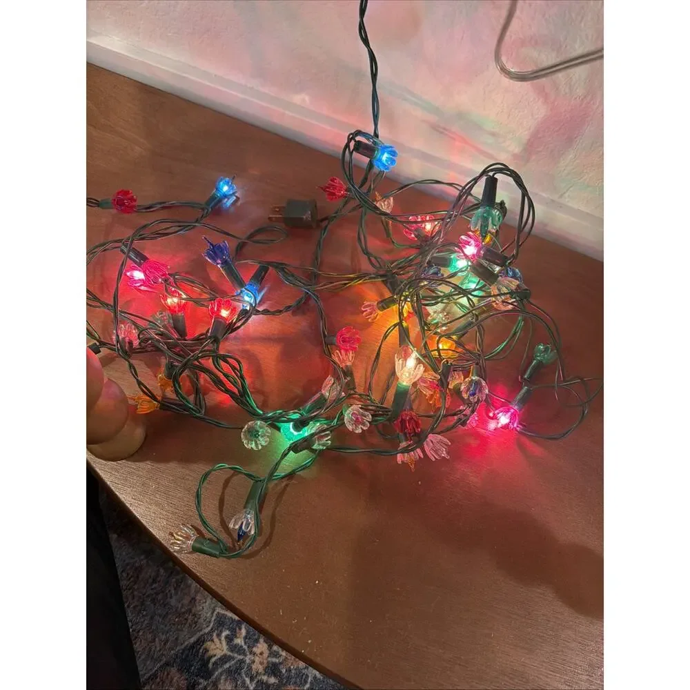 Vintage Tulip Colored, Blinking Christmas Lights. 50 Count. - Picture 2 of 5